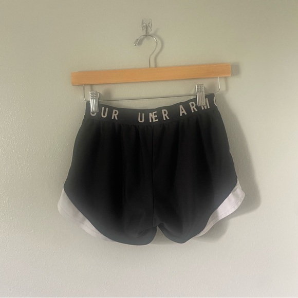 Under Armour women’s black and white running shorts size XS athletic gym college - Picture 2 of 3